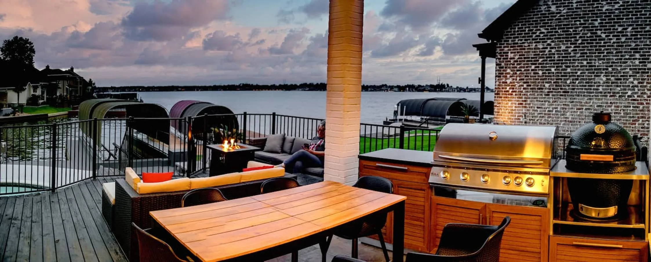 Luxury waterfront patio with outdoor kitchen and lake view in Montgomery, TX vacation rental