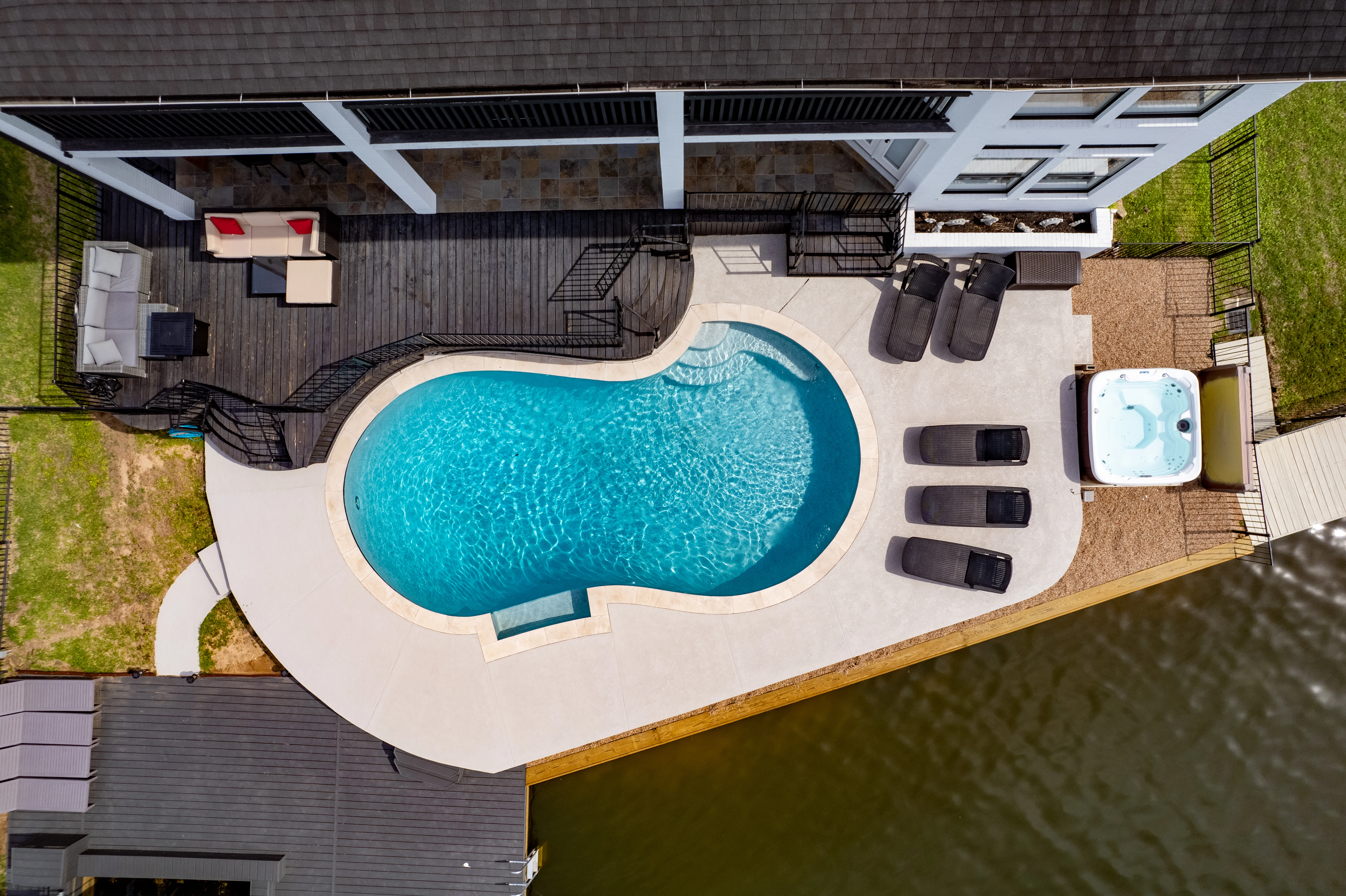 Private pool and hot tub at a vacation rental with pool near me on Lake Conroe in Montgomery TX