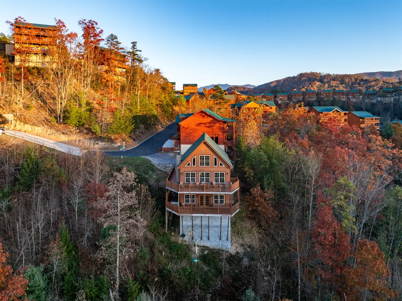 Hemlock Hills cabin near Gatlinburg restaurants surrounded by fall foliage in the Smoky Mountains