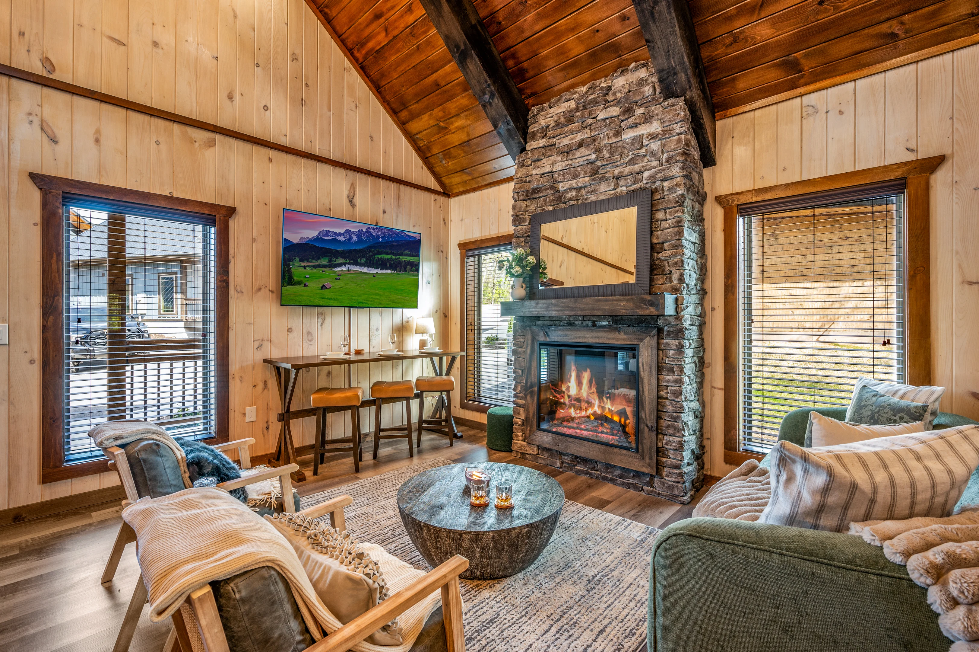 Hillside Hideaway: Pigeon Forge Cabin with Hot Tub & Game Room