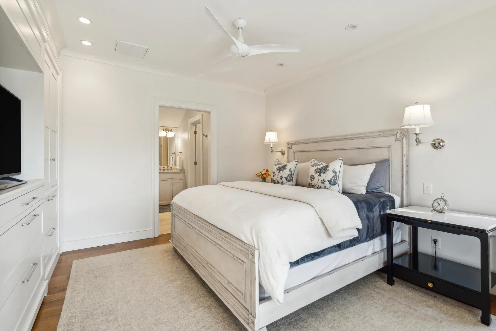 Master bedroom with ensuite bathroom in a Kiawah Island family vacation rental