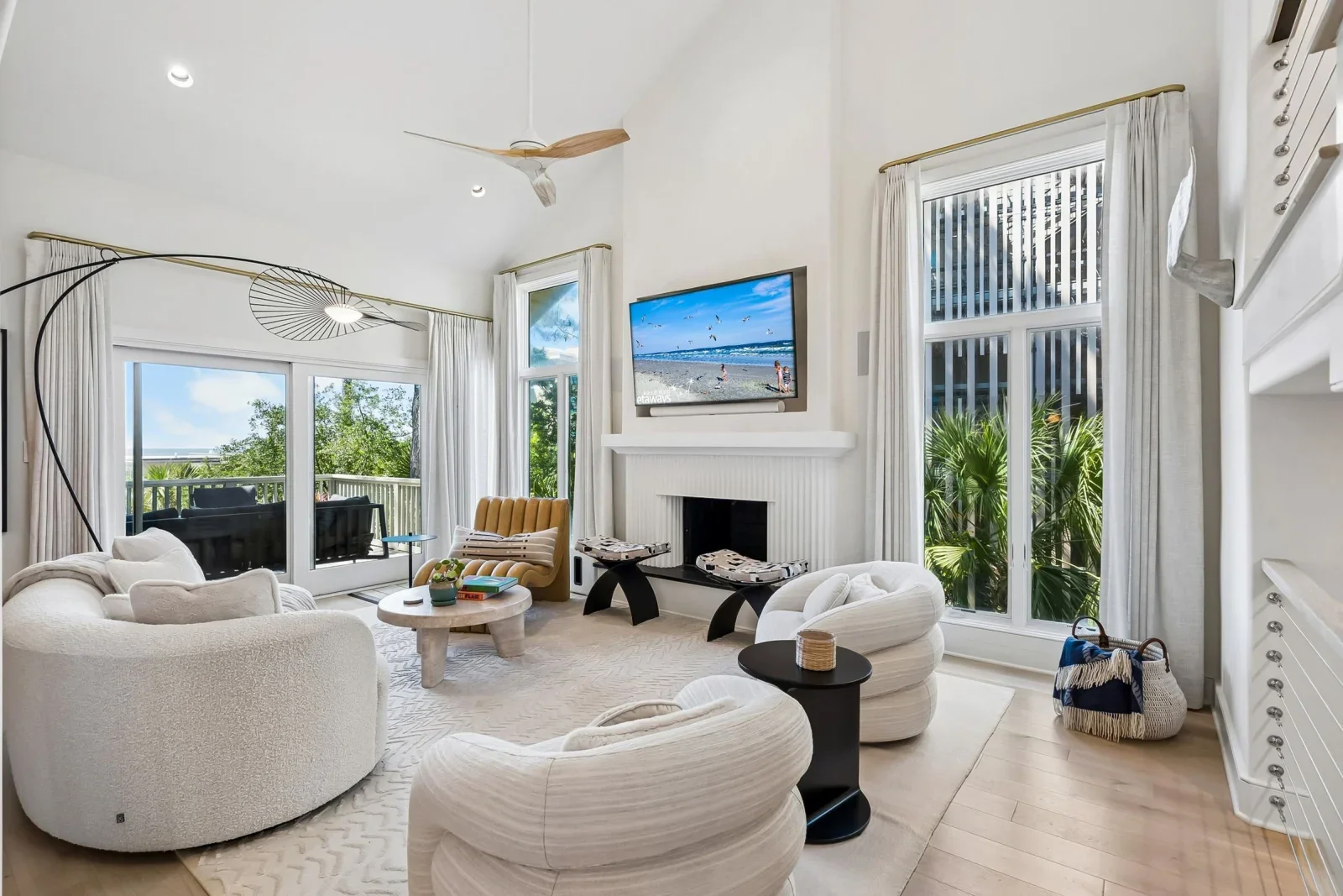 Spacious coastal living room with ocean views and waterfront deck in a Kiawah Island vacation rental condo